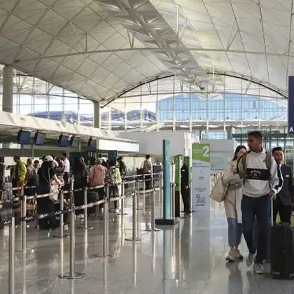 Pessoas fazendo check-in mais rápido no aeroporto