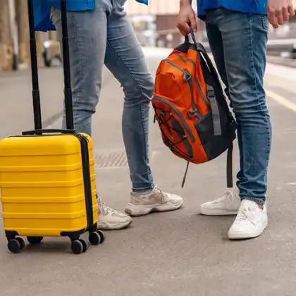 Escolher entre mochila ou mala para viagem