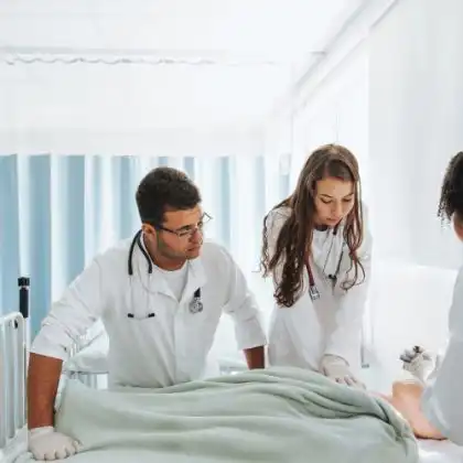 Estudantes de medicina em hospital