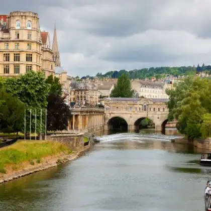 Bath é uma cidade perto de Londres