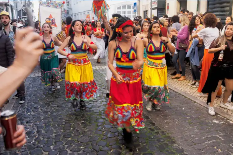 Grupo de Maracatu no carnaval de Lisboa, em 2025