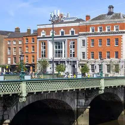 Ponte no centro de Dublin