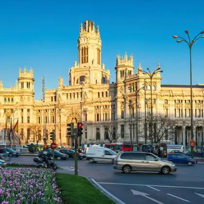 Trânsito de Madrid com carros de aluguel