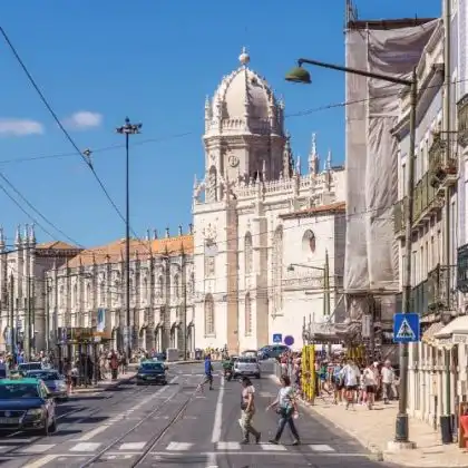 Belém, um dos bairrros de Lisboa, em dia de sol