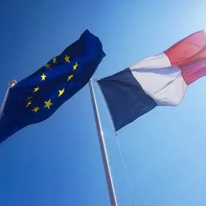 Bandeiras da União Europeia e França