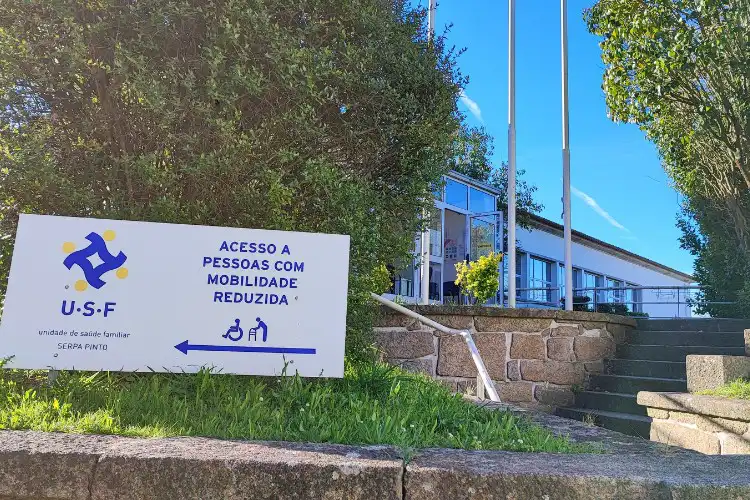 Unidade de Saúde Familiar presta atendimento gratuito.