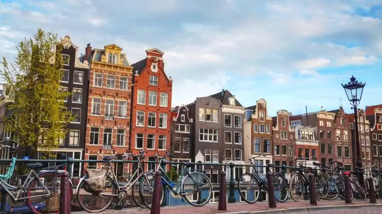 Bicicletas na rua de Amsterdam, Holanda