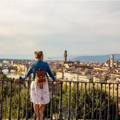 Jovem em Florença, uma das melhores cidades da Itália para morar