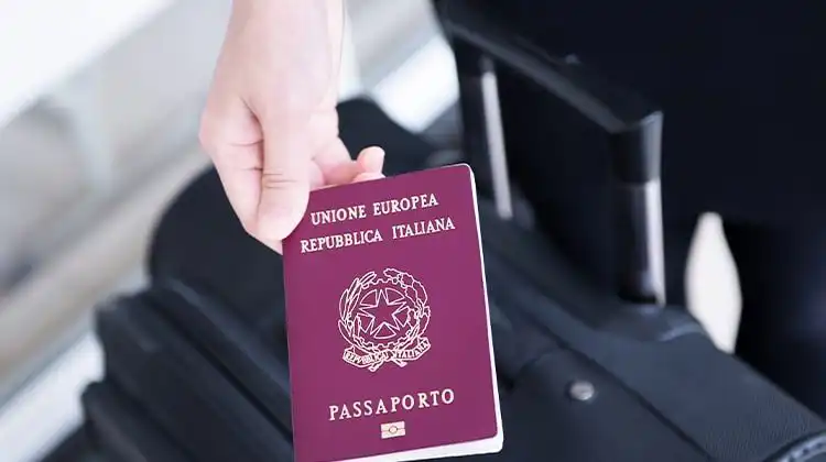 passaporte italiano no aeroporto