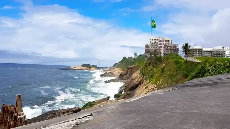Saí do Brasil, mas o Brasil não sai de mim