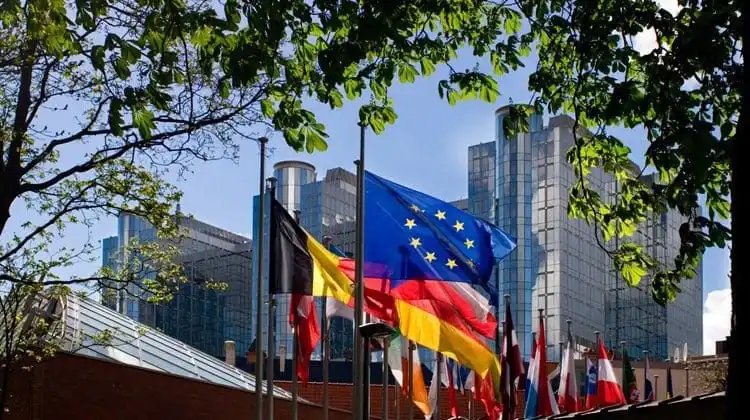 Bandeiras dos países Tratado de Schengen e União Europeia.