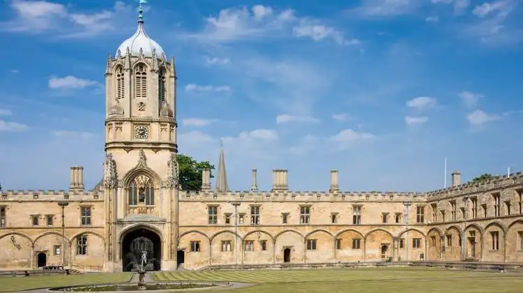A Inglaterra sedia as melhores universidades do mundo