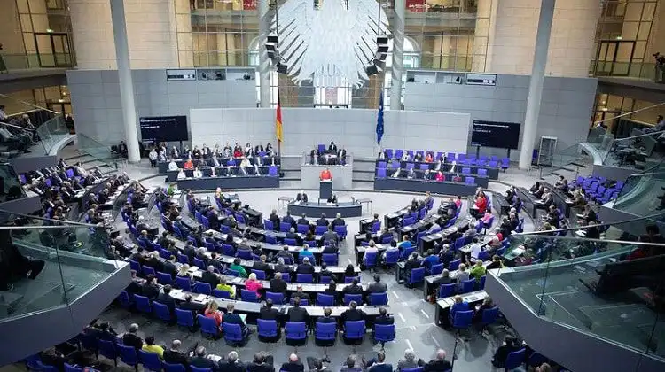 Alemanha aprova lei de imigração para trabalhadores qualificados