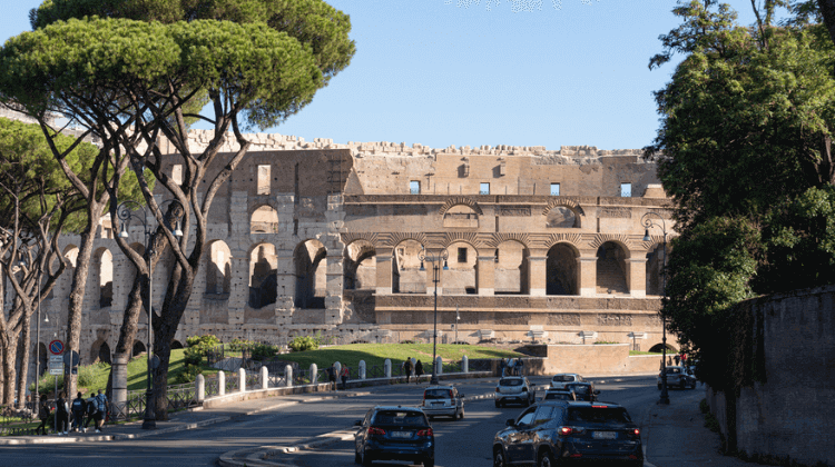 Aluguel de carro em Roma requer atenção nas placas, sobretudo de estacionamento.