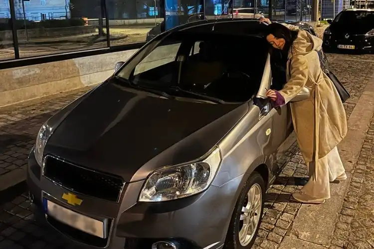 A brasileira Ananda Stuart optou por comprar carro em Portugal usado.