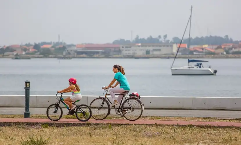 andar de bicicleta com os filhos em Portugal