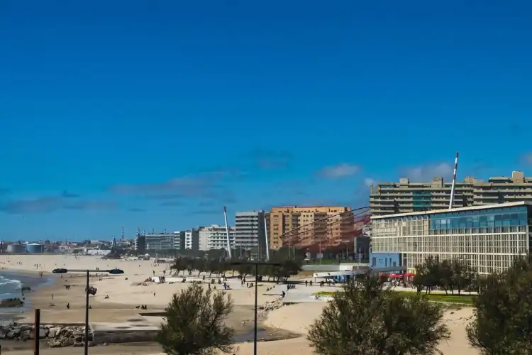 Existem muitos apartamento para alugar em Matosinhos Portugal, próximo à praia.