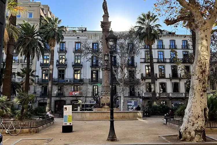 Eu usei a Uniplaces e te conto como foi alugar meu apartamento no bairro Gótico em Barcelona.