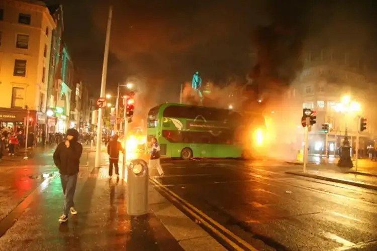 ataque com fogo em Dublin