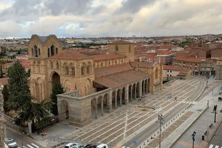Paisagem vista em cima das muralhas de Ávila