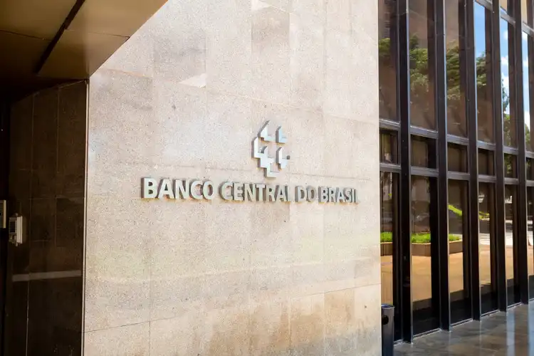 A declaração de bens no exterior deve ser apresentada ao Banco Central do Brasil