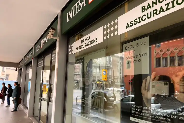 Banco Intesa San Paolo, para abrir conta na Itália