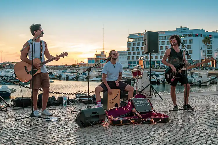 Banda The Threw toca Rock no Algarve