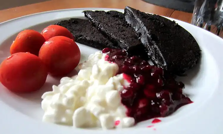 Blodpudding, uma das comidas típicas da Suécia