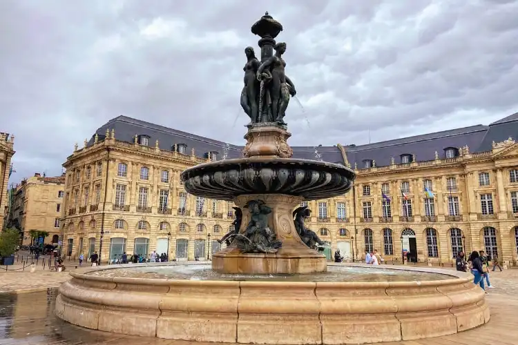 Fonte no Centro Histórico de Bordeaux, uma das melhores cidades para morar na França