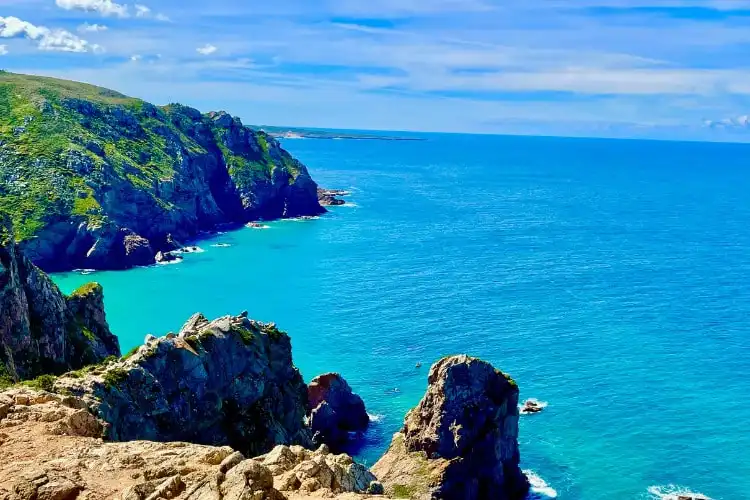 Mar a beira do Cabo da Roca, em Portugal.