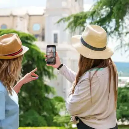 Turistas em Madrid com chip de celular na Espanha