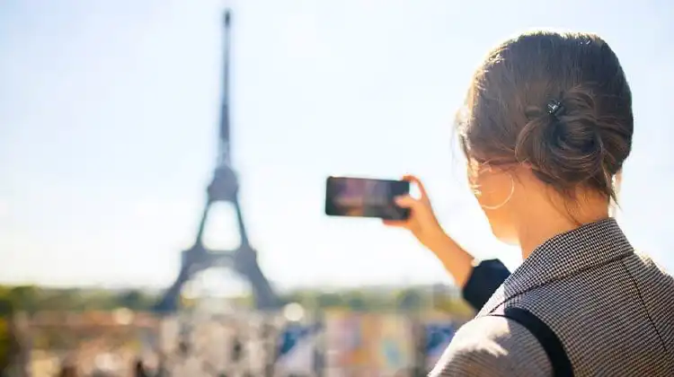 Com chip de celular na França, você pode publicar fotos nas redes sociais.