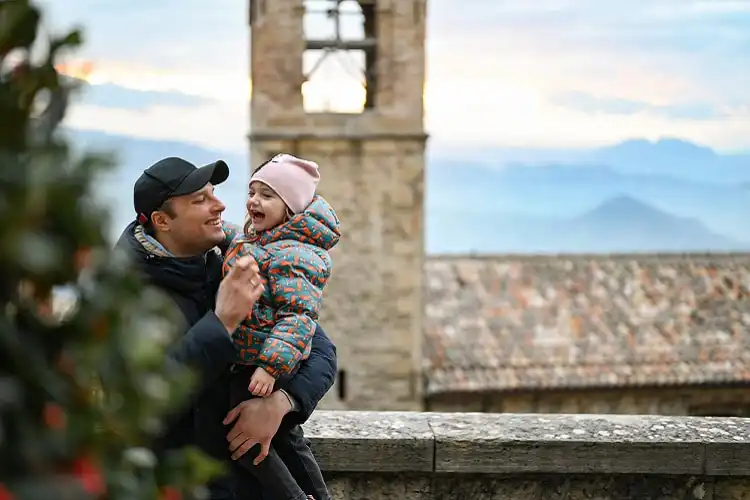Pai e filha na Itália