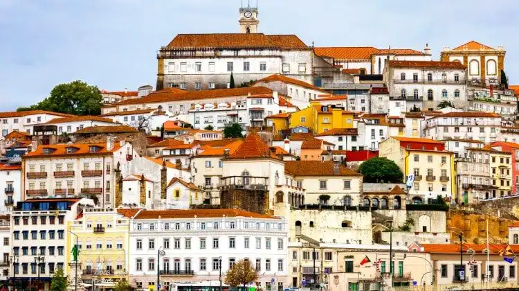 Coimbra está entre as cidades de Portugal para estudantes.