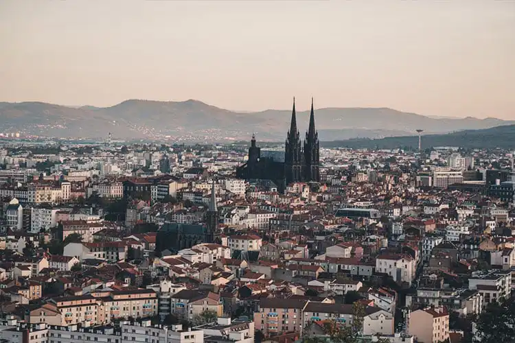 Cidade de Clermont-Ferrand na França