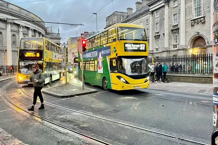 Ao escolher o centro de Dublin para morar, você economiza com transporte.