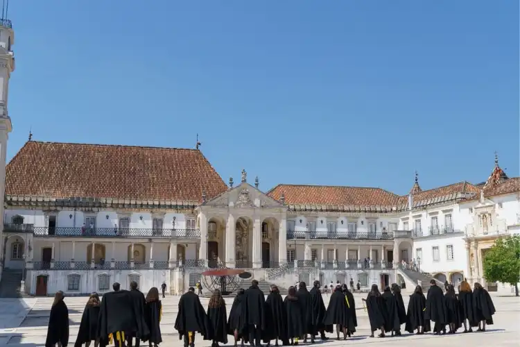 Universidade de Coimbra e estudantes 