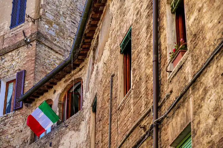 Prédio com bandeira italiana