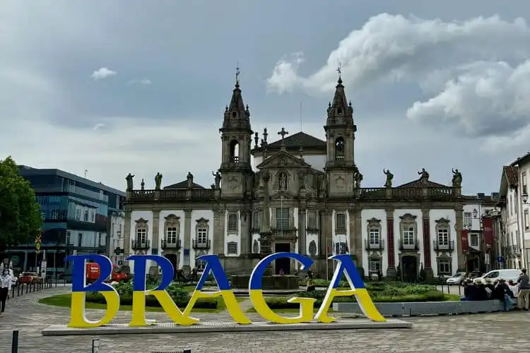 Cidade de Braga e uma das suas dezenas de igrejas.