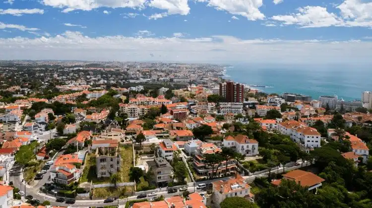 Comprar casa em Estoril é um ótimo investimento em Portugal.