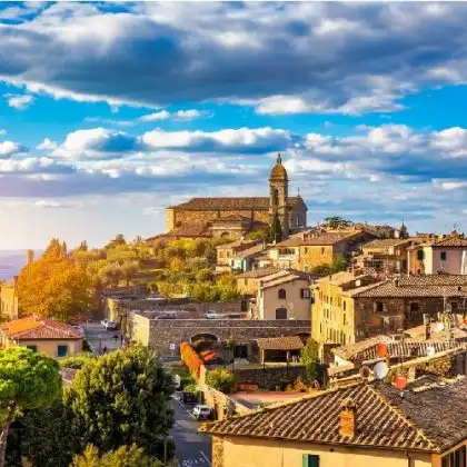 Montalcino pode ser uma das cidades para comprar casa na Toscana.
