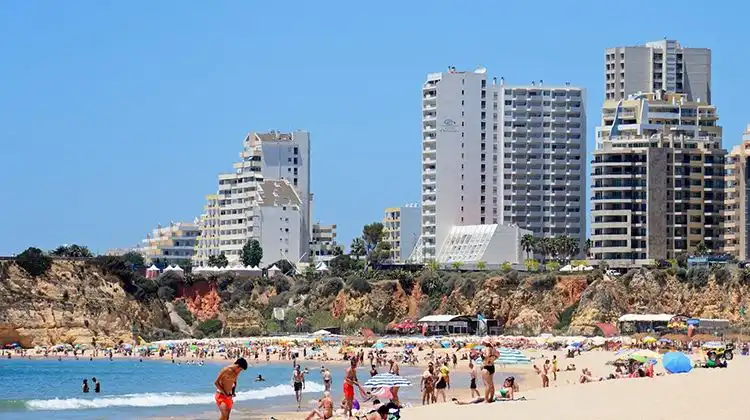 Apartamentos à beira da praia no Algarve