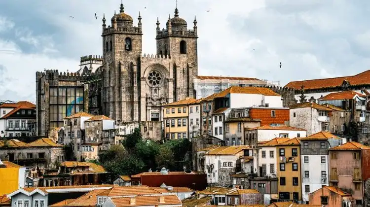Comprar casa do Porto Portugal é bem mais barato que Lisboa.
