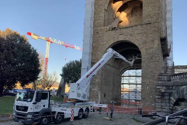 Profissionais da construção civil na Itália