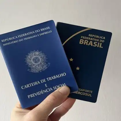 Carteira de trabalho e passaporte brasileiros