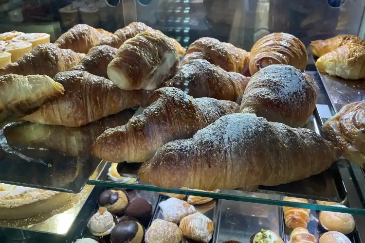 Variedade de croissant italiano