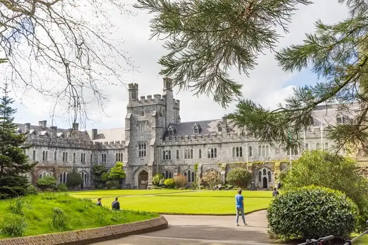 Prédio da Universidade de Cork na Irlanda.