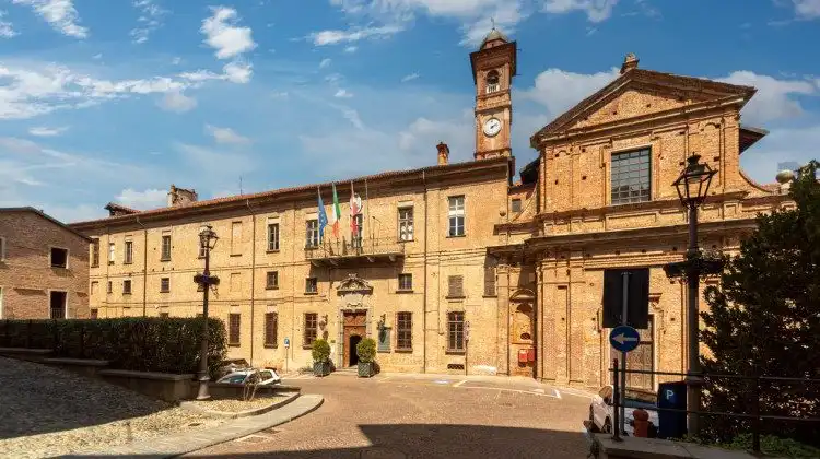 Sede da prefeitura de Saluzzo, na Itália