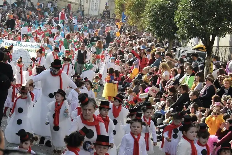 Desfile durante o carnaval em Ovar
