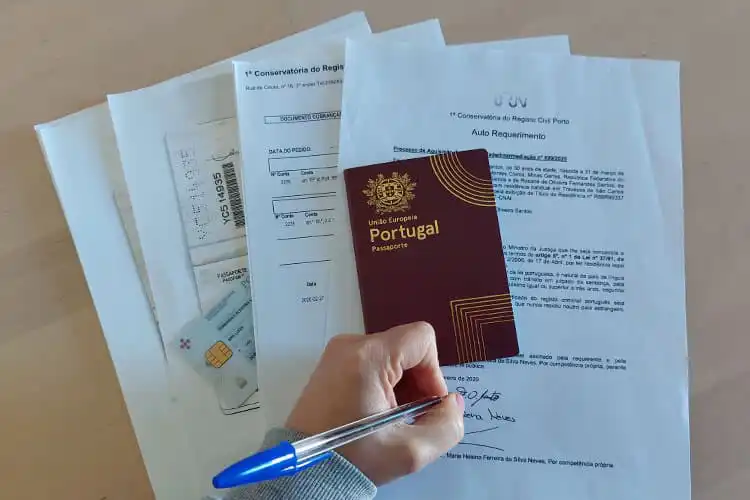 Documentos necessários para cidadania portuguesa.